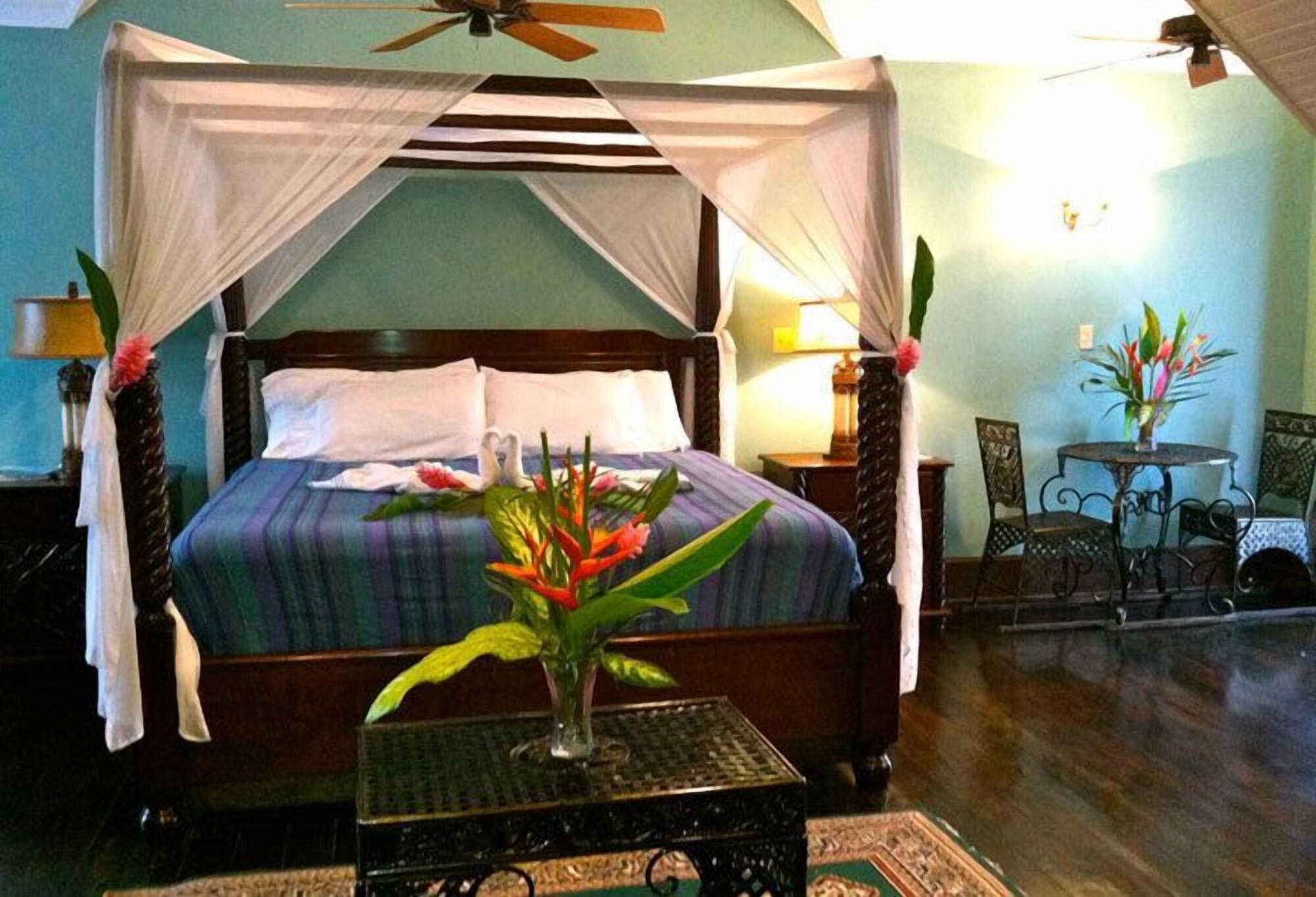 Mahogany Hall San Ignacio Esterno foto