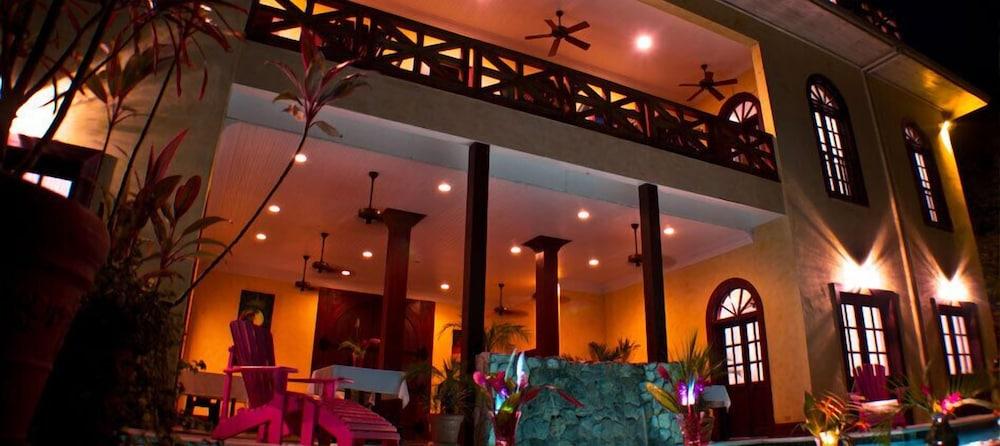 Mahogany Hall San Ignacio Esterno foto