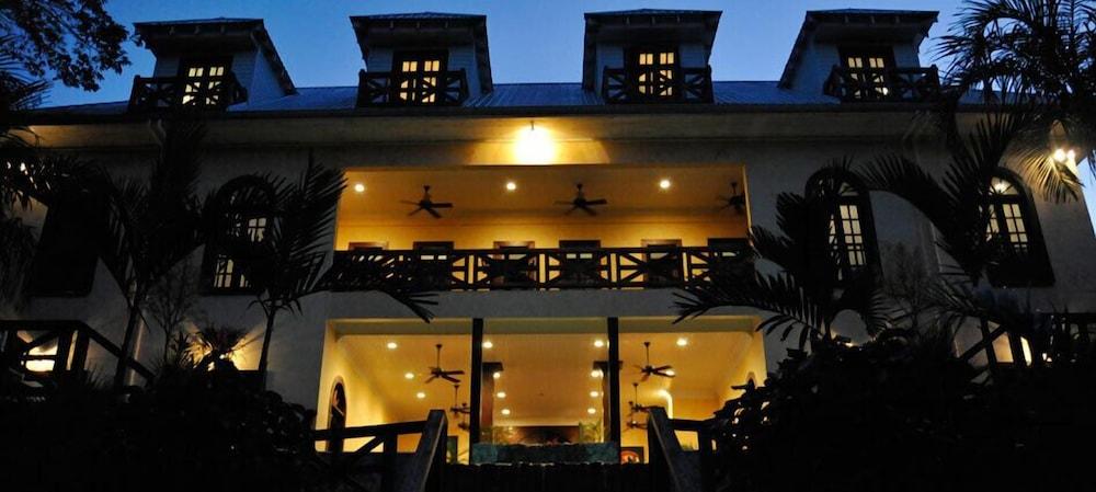 Mahogany Hall San Ignacio Esterno foto