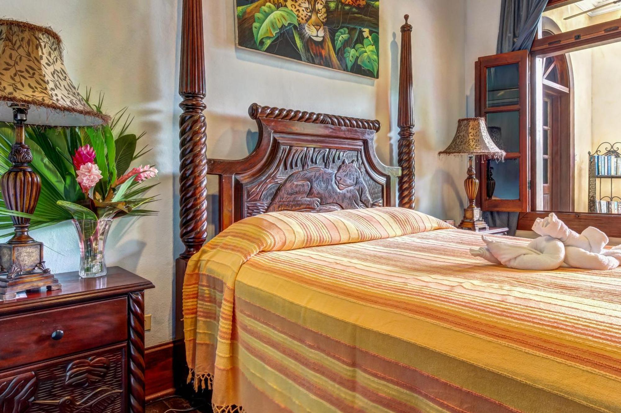 Mahogany Hall San Ignacio Esterno foto