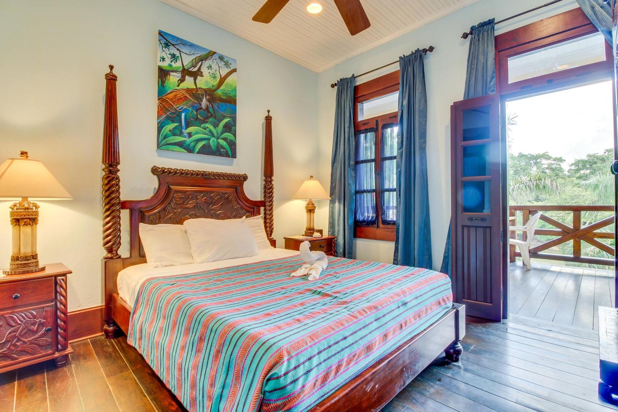 Mahogany Hall San Ignacio Esterno foto