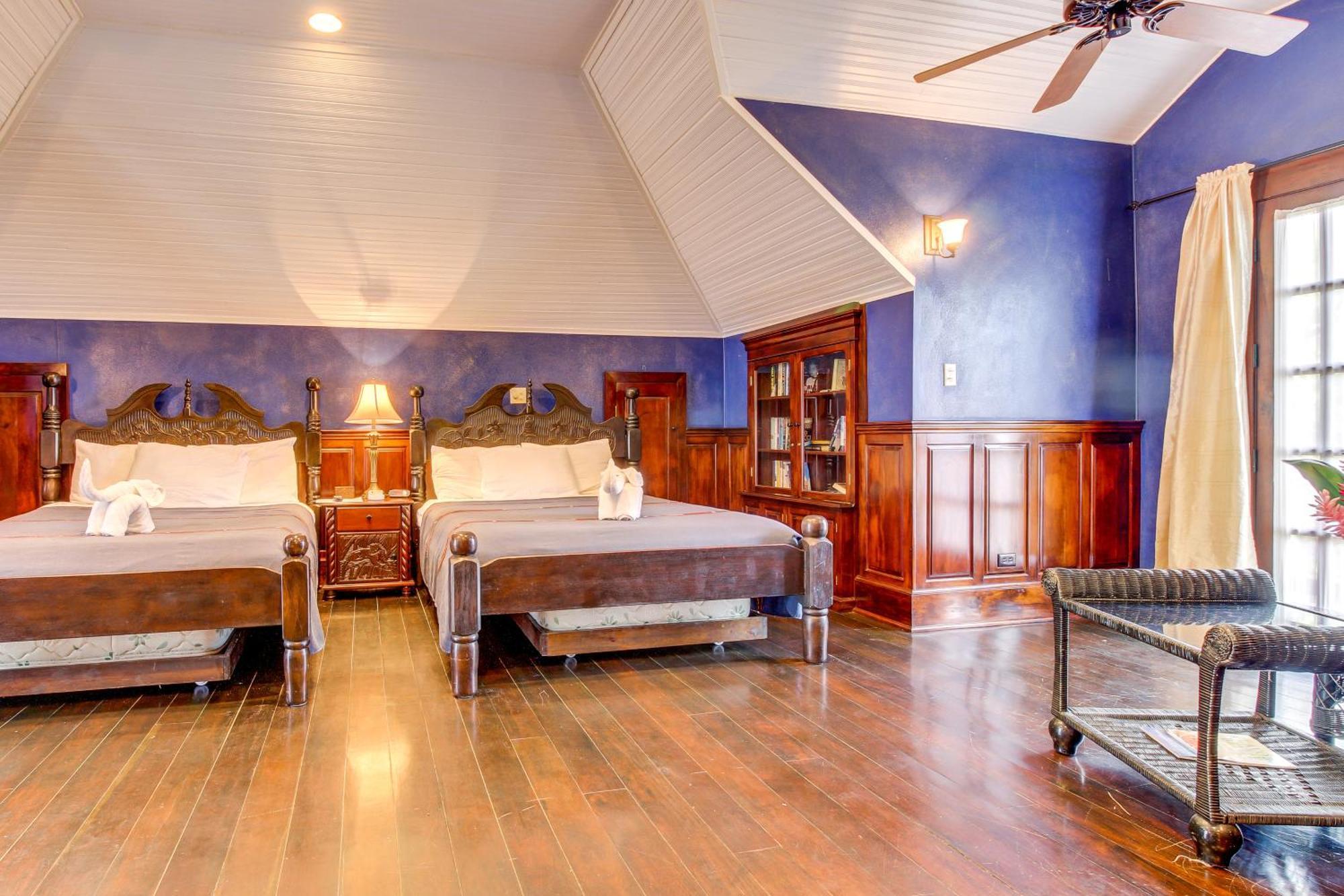 Mahogany Hall San Ignacio Esterno foto