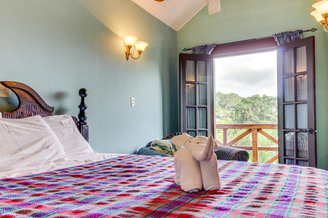 Mahogany Hall San Ignacio Esterno foto