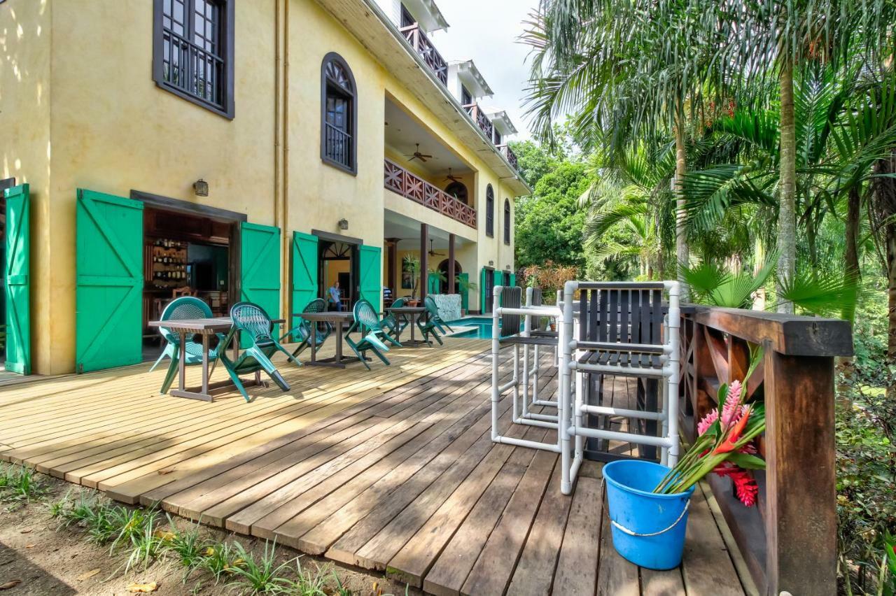Mahogany Hall San Ignacio Esterno foto