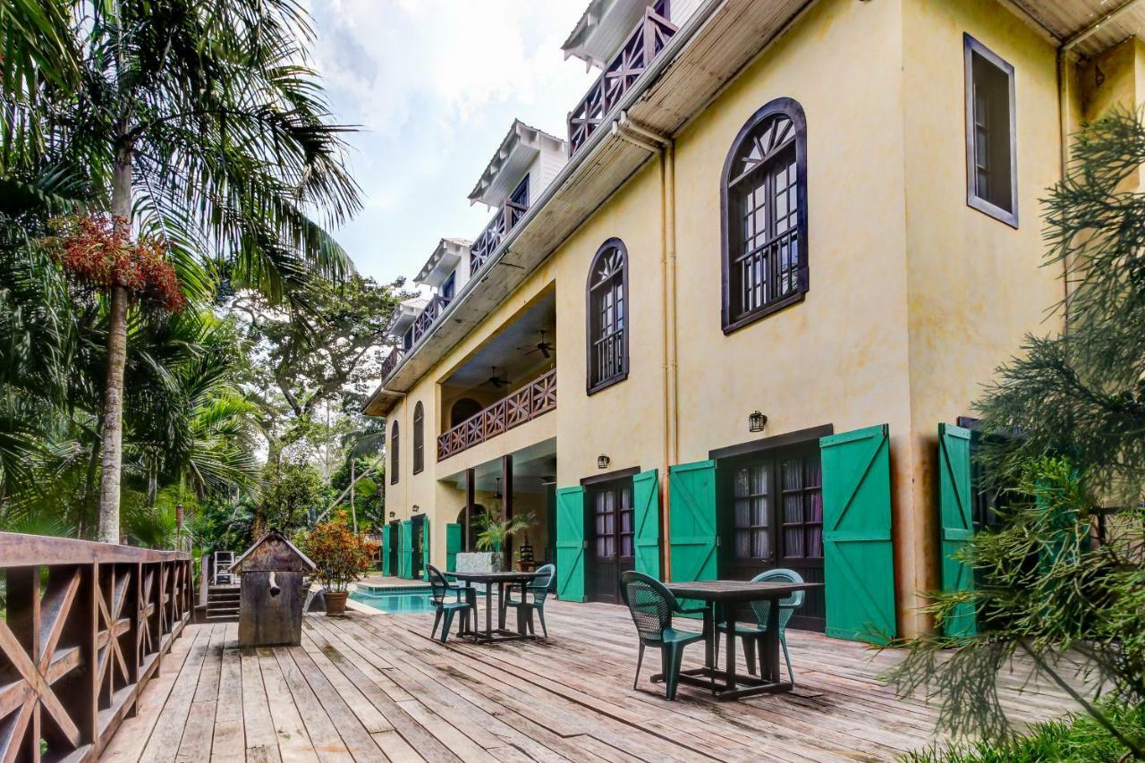Mahogany Hall San Ignacio Esterno foto