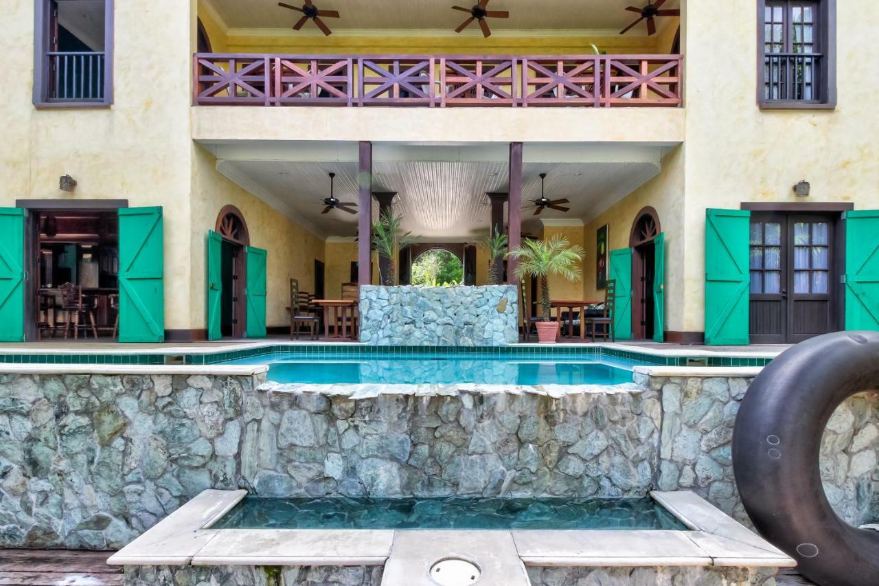 Mahogany Hall San Ignacio Esterno foto