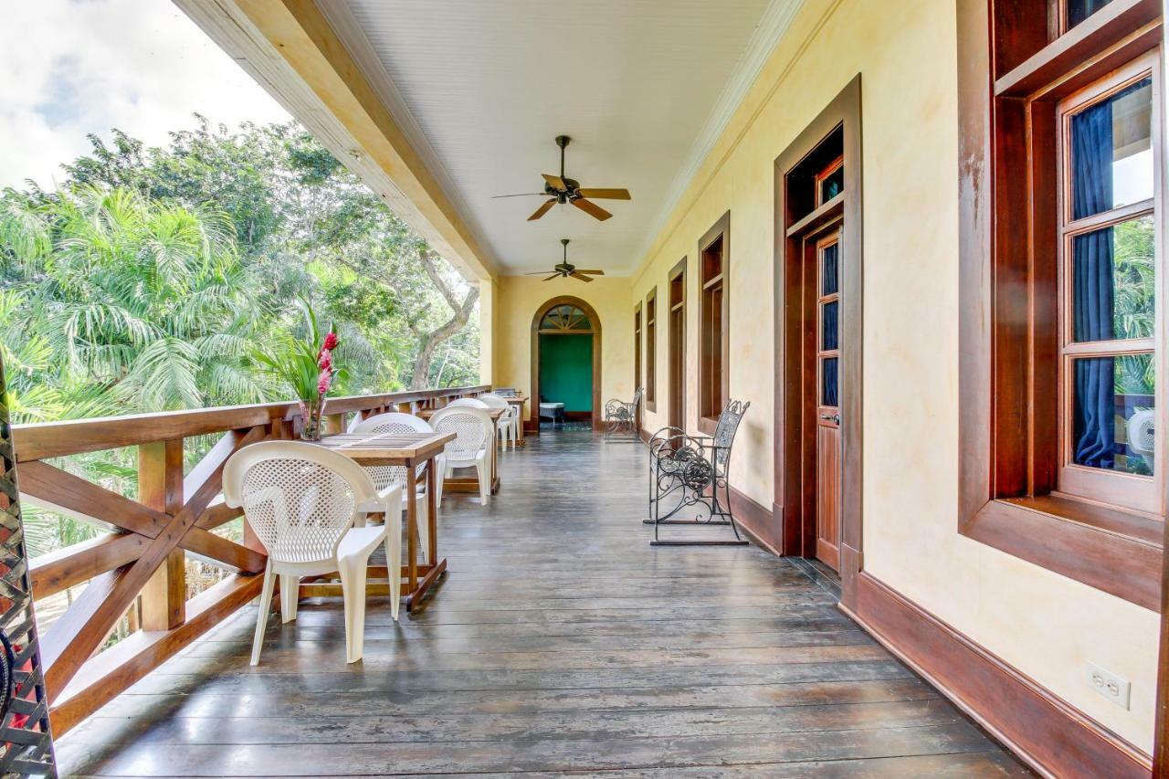Mahogany Hall San Ignacio Camera foto